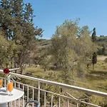 Nikos & Vivi Studios