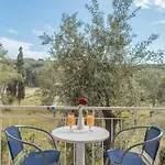 Nikos & Vivi Studios